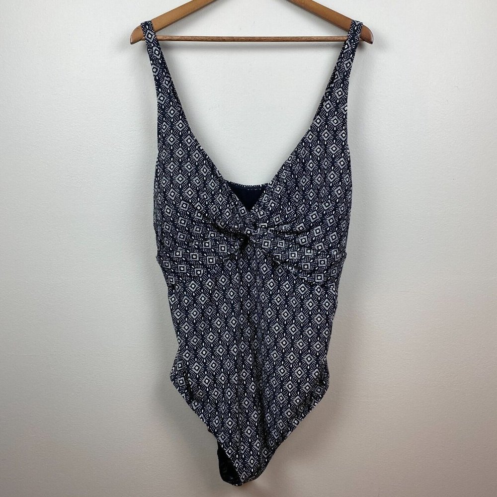 Bettys Beach Bungalow Swimsuit 24‎ Black White Geometric One Piece Swim New